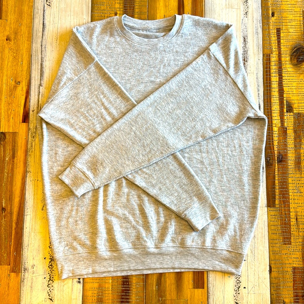 alo Soho pullover in grey